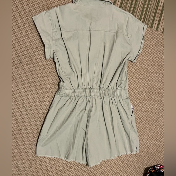 NWOT - re Generation by Celebrity Pink Button-Up Romper - Picture 5 of 5